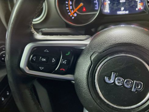 Used 2018 Jeep Wrangler Unlimited Sahara AWD/4WD image 19