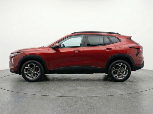 Used 2025 Chevrolet Trax LT FWD image 5