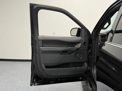 Used 2022 Ford Expedition Limited AWD/4WD image 9