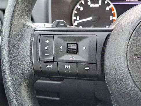 Used 2024 Nissan Rogue S image 18