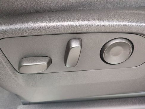 Used 2025 Chevrolet Suburban Z71 image 24