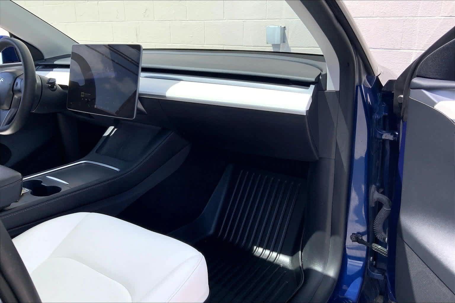 Used 2023 Tesla Model Y Long Range AWD/4WD image 23
