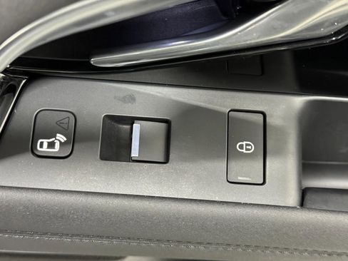 Used 2020 Land Rover Range Rover Evoque SE image 21