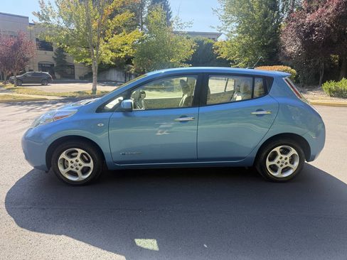 Used 2011 Nissan Leaf SL FWD image 2