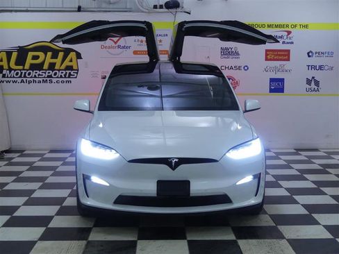Used 2022 Tesla Model X Plaid image 5