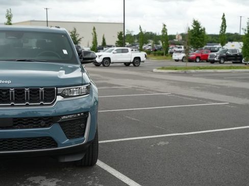 New 2026 Jeep Grand Cherokee L Limited w/ Luxury Tech Group II AWD/4WD image 45