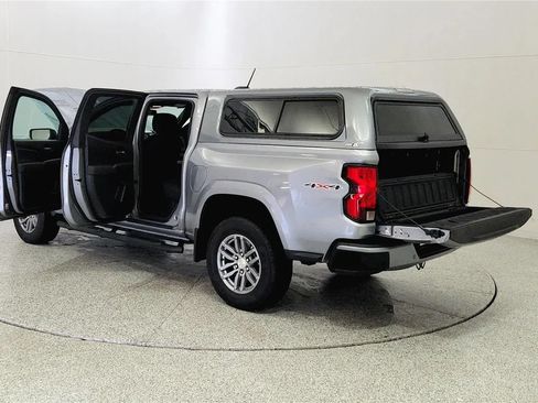 Used 2025 Chevrolet Colorado LT AWD/4WD image 12