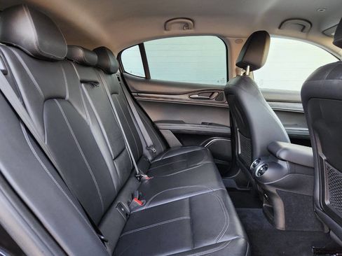 Used 2018 Alfa Romeo Stelvio Base AWD 4dr Crossover image 9