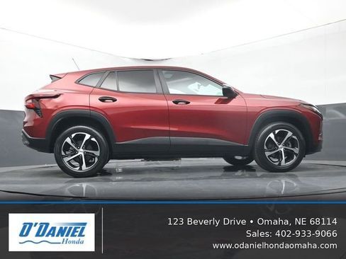 Used 2024 Chevrolet Trax RS w/ Sunroof Package FWD image 13