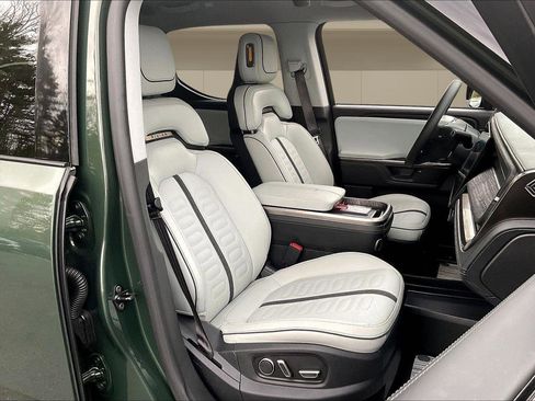 Used 2025 Rivian R1T Adventure image 7