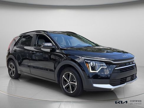 Certified 2024 Kia Niro EX FWD image 9