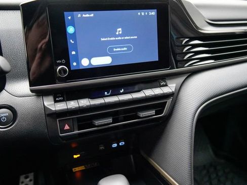 Used 2025 Toyota Camry SE image 21