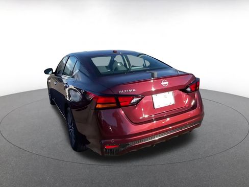 Used 2025 Nissan Altima 2.5 SV image 11