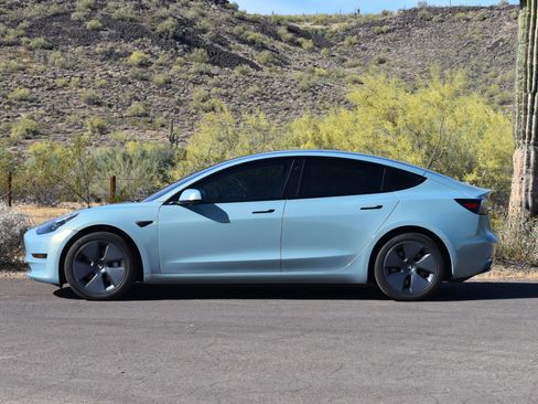 Used 2022 Tesla Model 3 Long Range AWD/4WD image 6