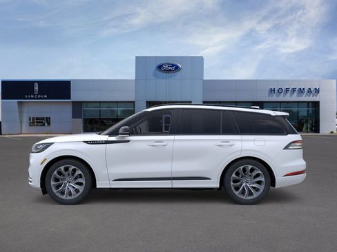 New 2026 Lincoln Aviator AWD w/ Jet Appearance Package image 3