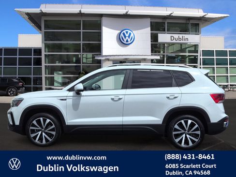 Certified 2023 Volkswagen Taos SE w/ Panoramic Sunroof Package FWD image 7