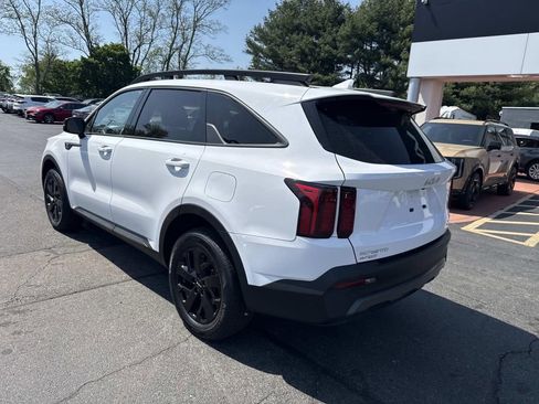 Used 2023 Kia Sorento S w/ Panoramic Sunroof Package AWD/4WD image 3