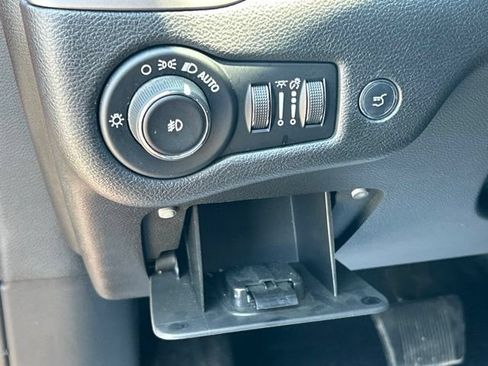 Used 2019 Jeep Cherokee High Altitude AWD/4WD image 19