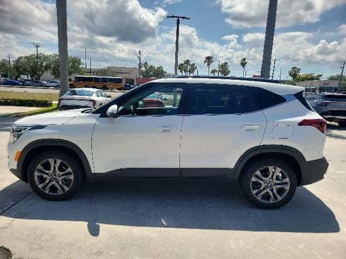 Certified 2022 Kia Seltos S FWD image 2