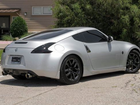 Used 2020 Nissan 370Z Coupe image 6