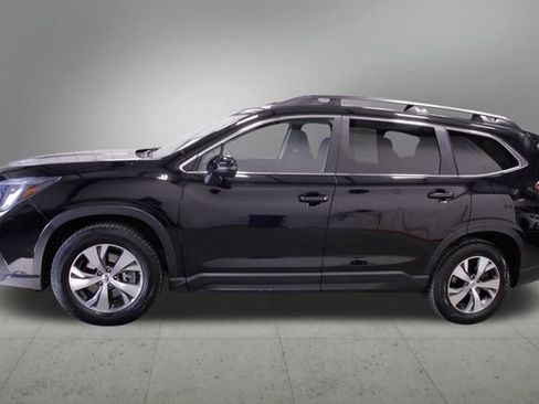 Used 2023 Subaru Ascent Premium w/ Convenience Package image 2