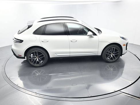 Certified 2023 Porsche Macan AWD/4WD image 36