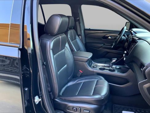Used 2023 Chevrolet Traverse RS AWD/4WD image 9