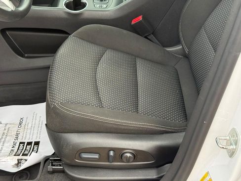 Used 2022 GMC Terrain SLE w/ Driver Convenience Package FWD image 18