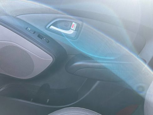 Used 2012 Hyundai Tucson Limited image 12