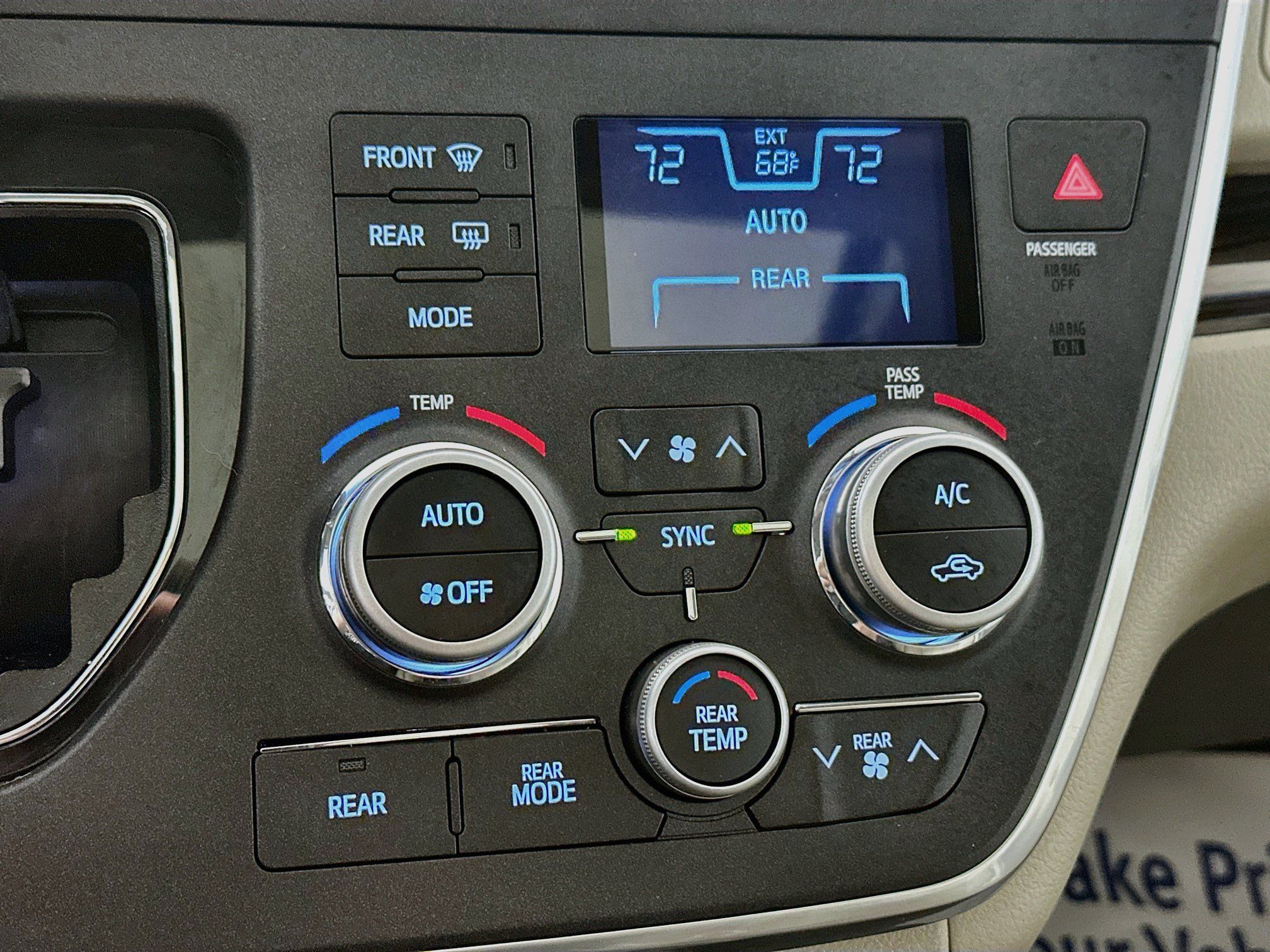 Used 2017 Toyota Sienna XLE Premium FWD image 15