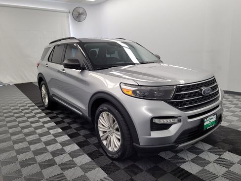 Used 2021 Ford Explorer XLT w/ Equipment Group 202A RWD image 13