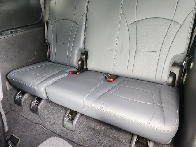 Used 2022 Buick Enclave Essence w/ Experience Buick Package FWD image 31