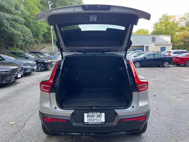 Certified 2023 Volvo XC40 B5 Plus w/ Protection Package Premier AWD/4WD image 16
