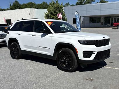 Used 2025 Jeep Grand Cherokee Altitude