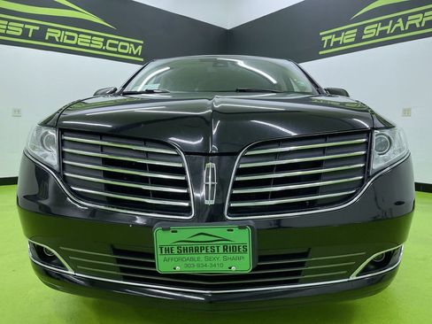 Used 2019 Lincoln MKT AWD image 3