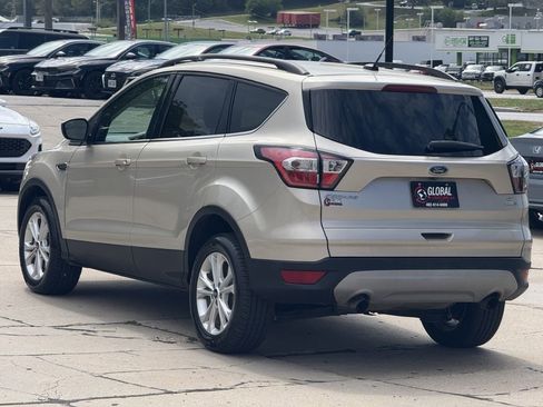 Used 2018 Ford Escape SE image 5
