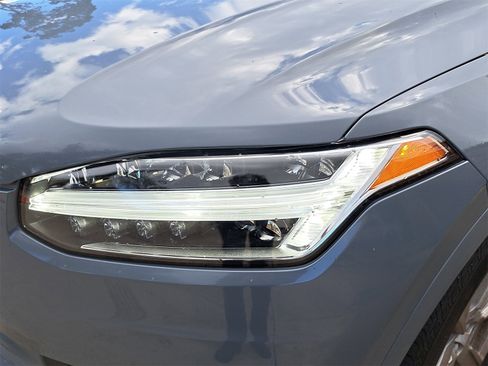 Used 2022 Volvo XC90 T5 Momentum image 8