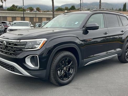 New 2025 Volkswagen Atlas Peak Edition SE image 13