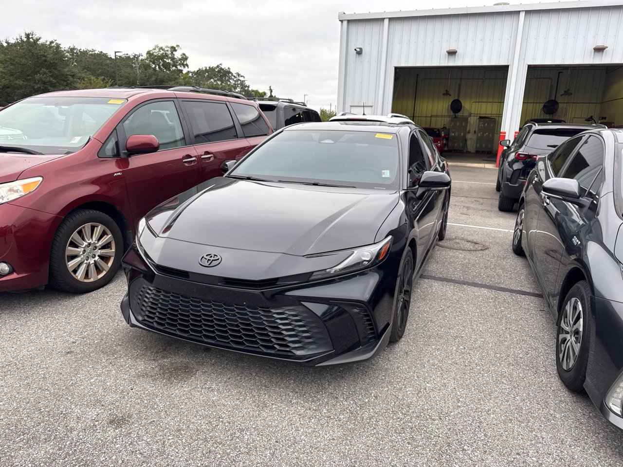 Used 2025 Toyota Camry SE w/ Multimedia Upgrade Package FWD image 1
