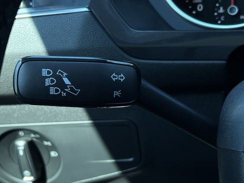 Used 2019 Volkswagen Tiguan SE AWD/4WD image 35