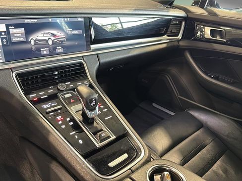 Used 2018 Porsche Panamera 4 image 19