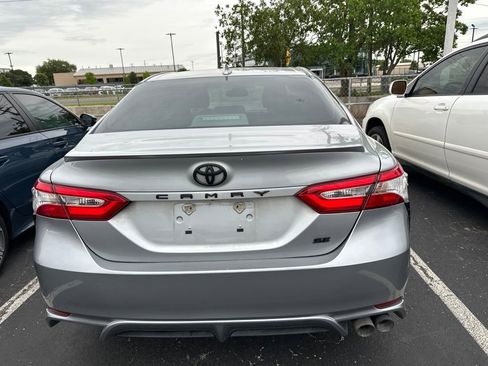 Used 2020 Toyota Camry SE w/ Convenience Package FWD image 5