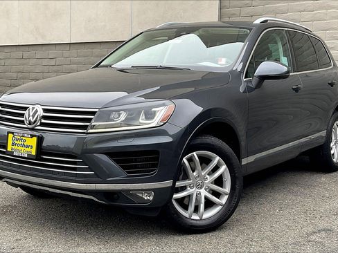 Used 2016 Volkswagen Touareg Sport image 12