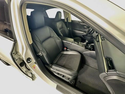 Used 2019 Lexus ES 300h w/ Premium Package FWD image 32