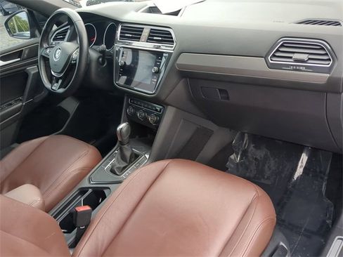 Certified 2020 Volkswagen Tiguan SE R-Line image 11