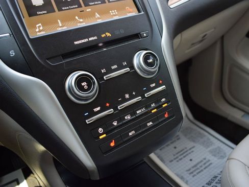 Used 2019 Lincoln MKC Select w/ Select Plus Package FWD image 25