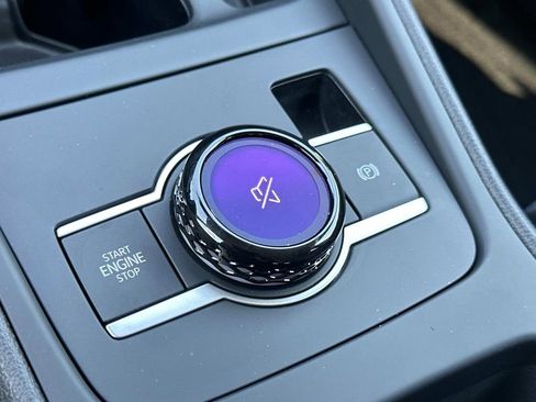 New 2025 Volkswagen Tiguan SE image 19