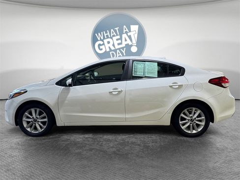 Used 2017 Kia Forte S image 7