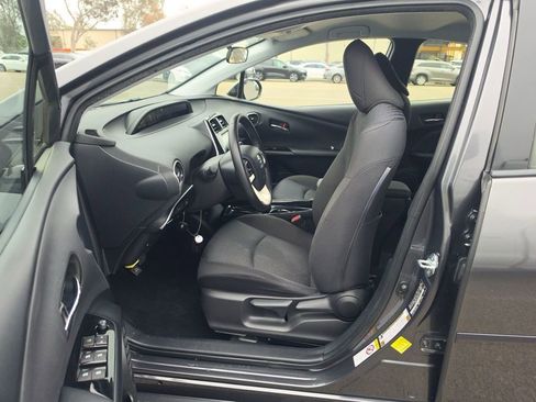 Used 2018 Toyota Prius Prime Plus FWD image 4