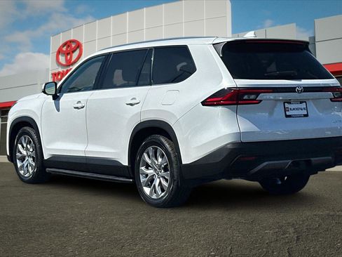 Used 2025 Toyota Grand Highlander FWD image 5